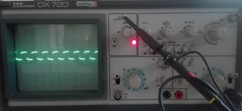 نمایشگرهای سنتی اسیلوسکوپ مانند نمایشگرهای CRT قدیمی: